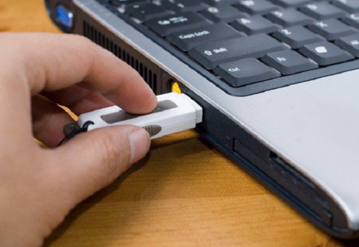 Điều đầu tiên khi máy tính không nhận USB mà bạn nên nghĩ đến là lỗi phần cứng